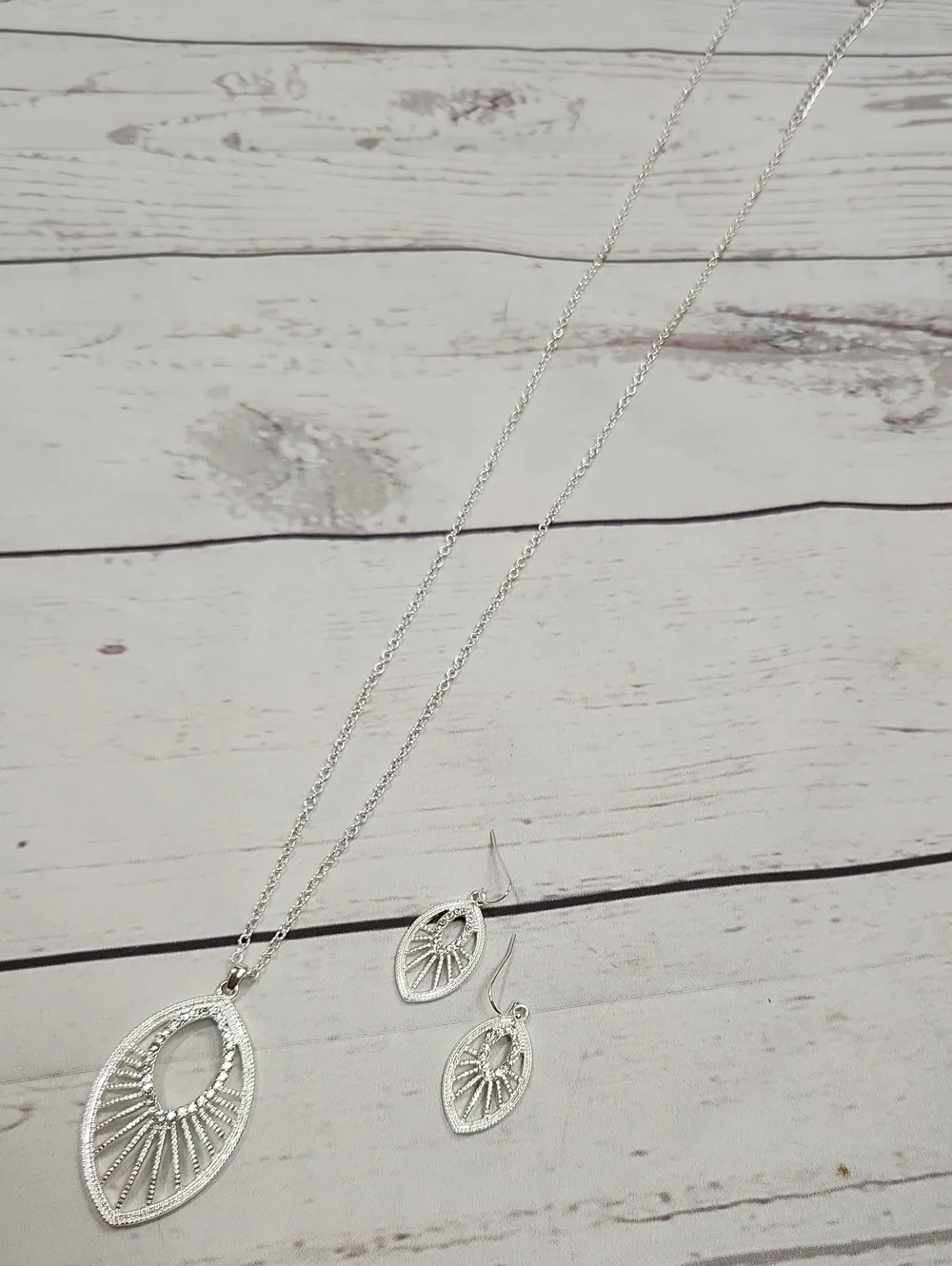 Delicate Silver Tone Leaf Filigree Necklace & Earring Set